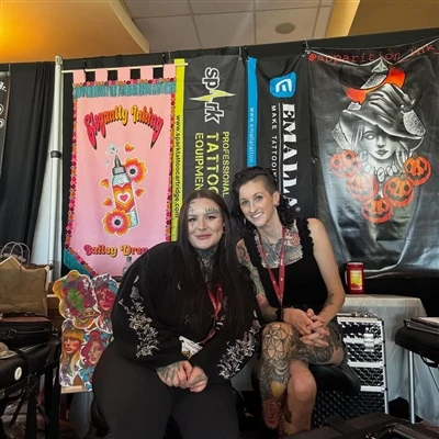 Spark - Certifikovaný umělec zabezpečuje nejvyšší vyznamenání na CPA Tattoo E...