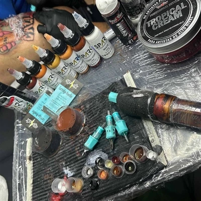 Tattoo Studios hlásí rostoucí poptávku mezi staršími klienty poprvé
