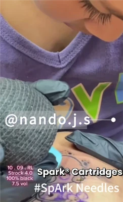 Tetování a dětská dívka